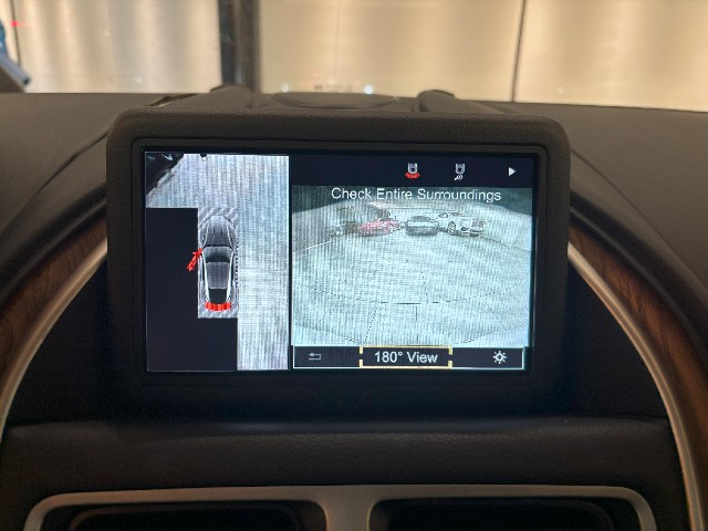 ASTON MARTIN DB11 2018 Image 36