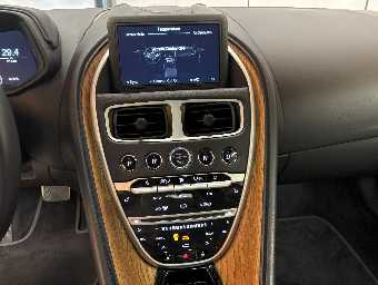 ASTON MARTIN DB11 2018 Image 33