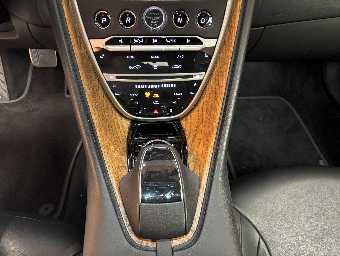 ASTON MARTIN DB11 2018 Image 34