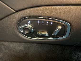 ASTON MARTIN DB11 2018 Image 35