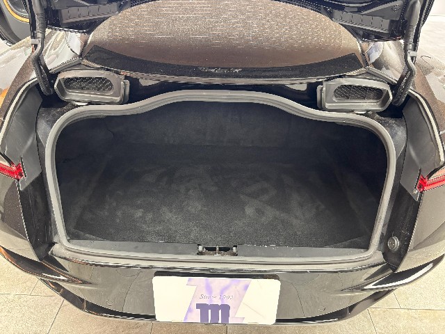 ASTON MARTIN DB11 2018 Image 42