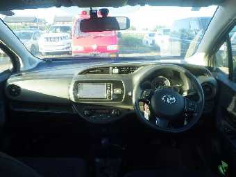 TOYOTA VITZ 2017 Image 7