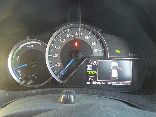 TOYOTA VITZ 2017 Image 19