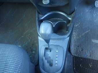 TOYOTA VITZ 2017 Image 10