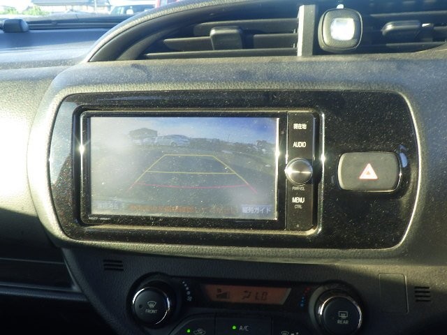 TOYOTA VITZ 2017 Image 22