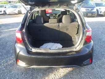 TOYOTA VITZ 2017 Image 14