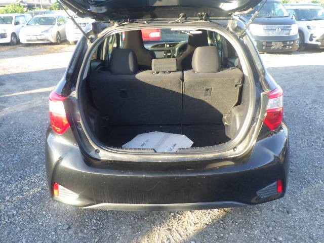 TOYOTA VITZ 2017 Image 25