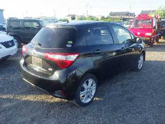 TOYOTA VITZ 2017 Image 4