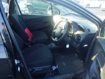 TOYOTA VITZ 2017 Image 5