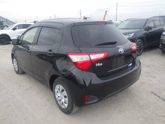 TOYOTA VITZ 2017 Image 20