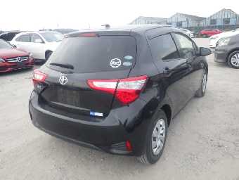 TOYOTA VITZ 2017 Image 4