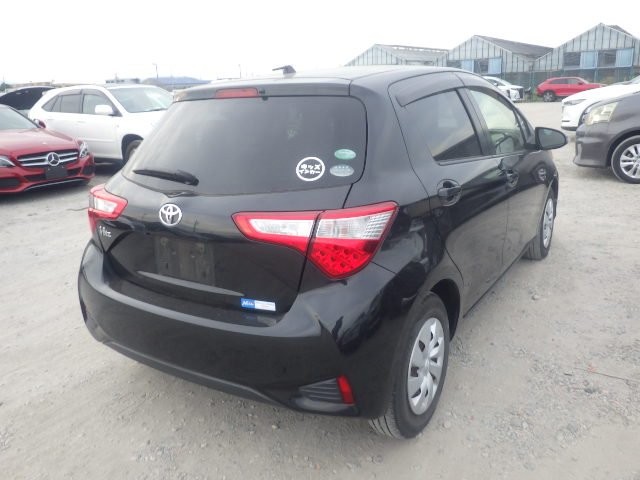 TOYOTA VITZ 2017 Image 21