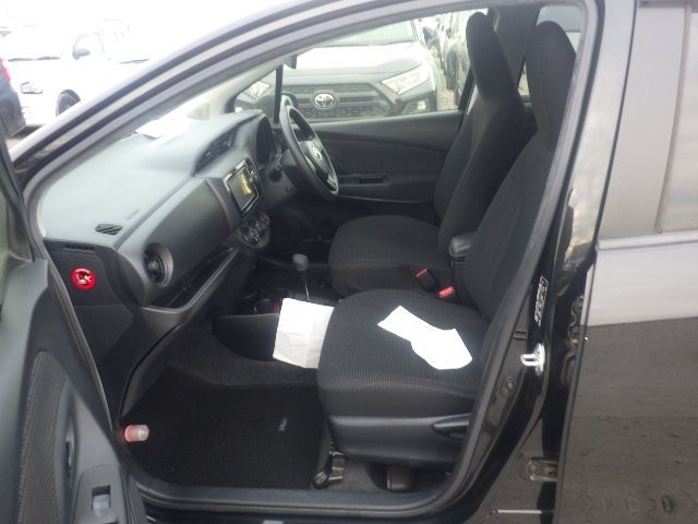 TOYOTA VITZ 2017 Image 22