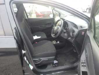 TOYOTA VITZ 2017 Image 6