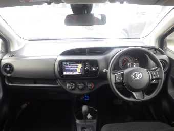 TOYOTA VITZ 2017 Image 7