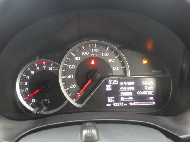 TOYOTA VITZ 2017 Image 25