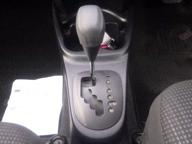 TOYOTA VITZ 2017 Image 28