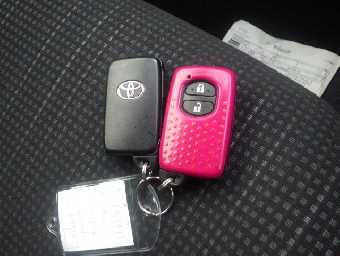 TOYOTA VITZ 2017 Image 12