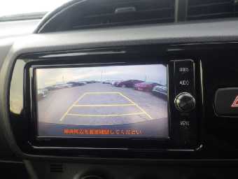 TOYOTA VITZ 2017 Image 13