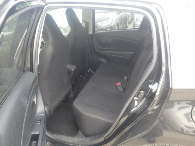 TOYOTA VITZ 2017 Image 31