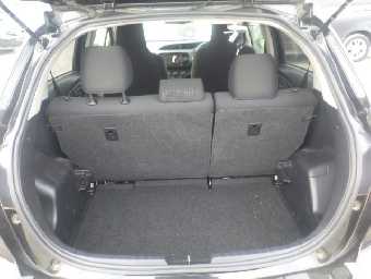 TOYOTA VITZ 2017 Image 15