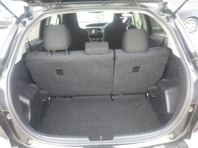 TOYOTA VITZ 2017 Image 32