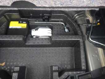 TOYOTA VITZ 2017 Image 16