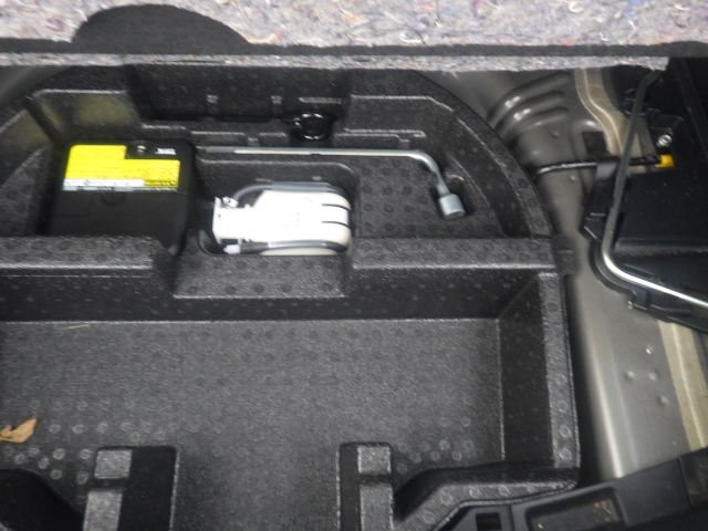 TOYOTA VITZ 2017 Image 33