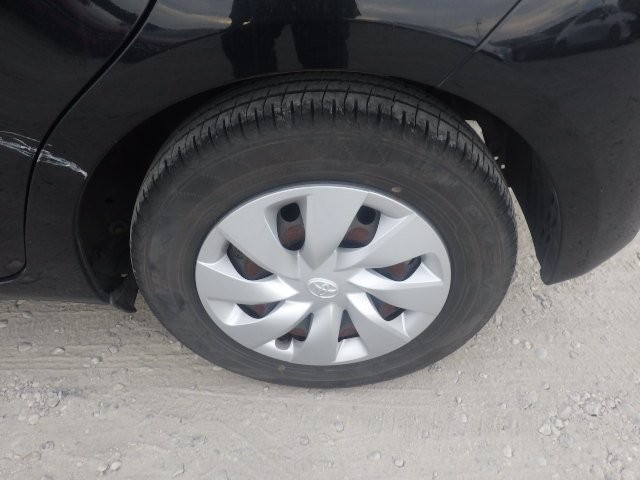 TOYOTA VITZ 2017 Image 39