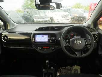 TOYOTA VITZ 2017 Image 5
