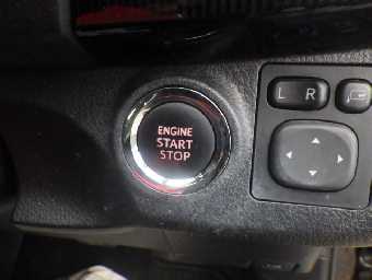 TOYOTA VITZ 2017 Image 6