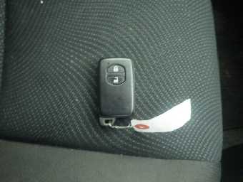 TOYOTA VITZ 2017 Image 11