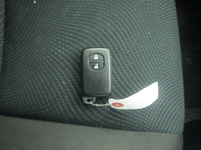 TOYOTA VITZ 2017 Image 24