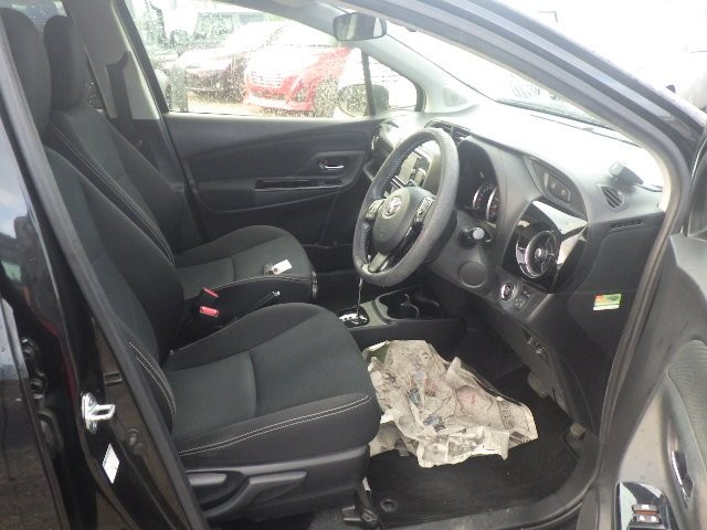 TOYOTA VITZ 2017 Image 25