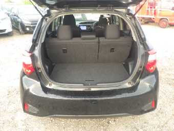 TOYOTA VITZ 2017 Image 15