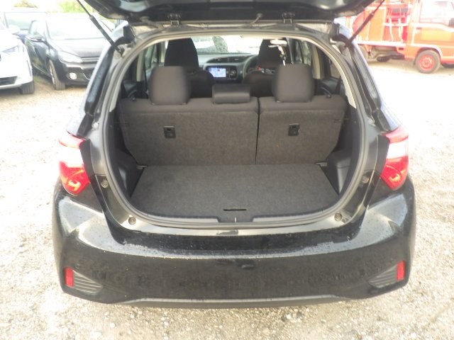 TOYOTA VITZ 2017 Image 28