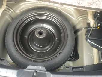 TOYOTA VITZ 2017 Image 16