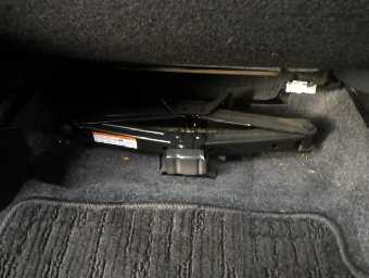 TOYOTA VITZ 2017 Image 17