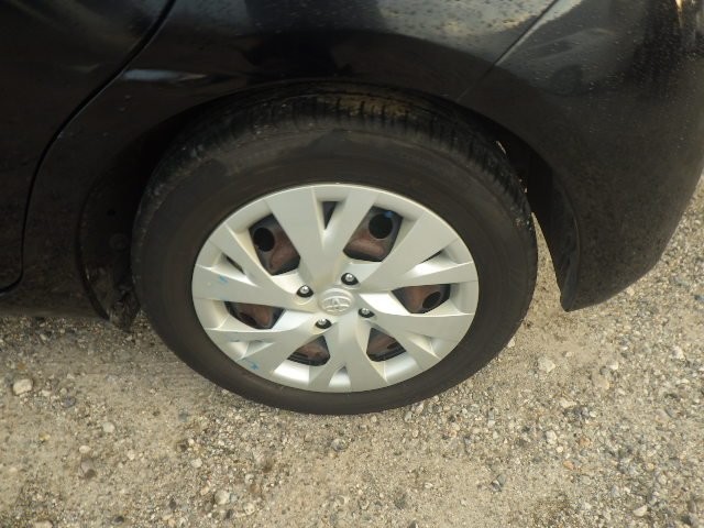 TOYOTA VITZ 2017 Image 33