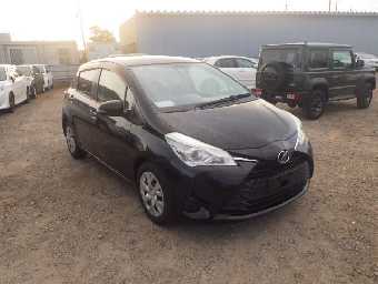 TOYOTA VITZ 2017 Image 2