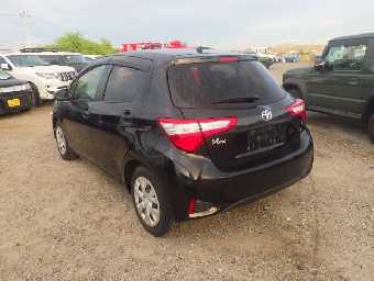 TOYOTA VITZ 2017 Image 3