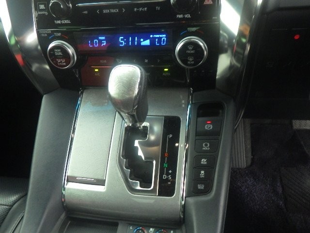 TOYOTA ALPHARD HYBRID 2018 Image 23