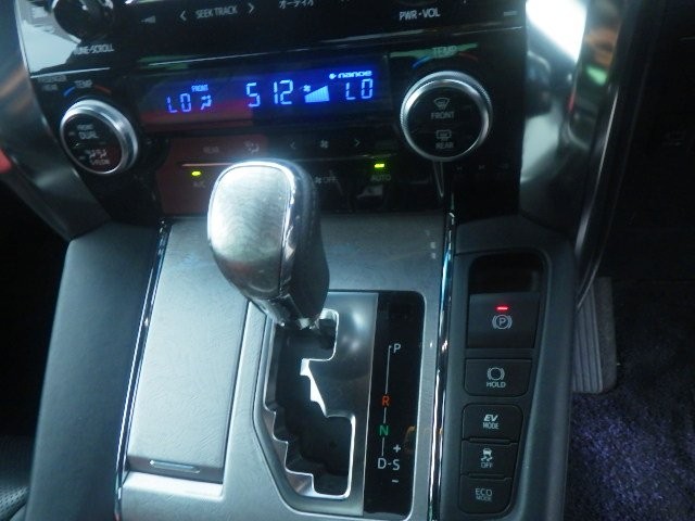 TOYOTA ALPHARD HYBRID 2018 Image 27