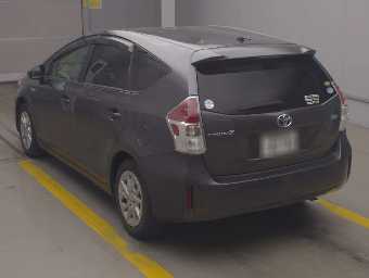 TOYOTA PRIUS ALPHA 2015 Image 4