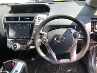 TOYOTA PRIUS ALPHA 2015 Image 6