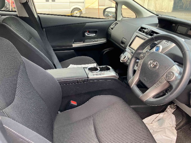 TOYOTA PRIUS ALPHA 2019 Image 25