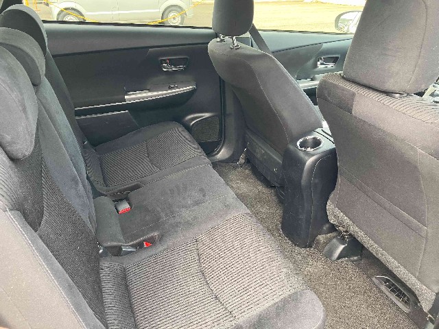 TOYOTA PRIUS ALPHA 2019 Image 26