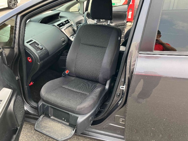 TOYOTA PRIUS ALPHA 2019 Image 28