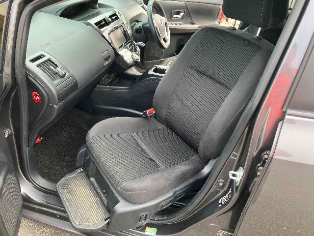 TOYOTA PRIUS ALPHA 2019 Image 29