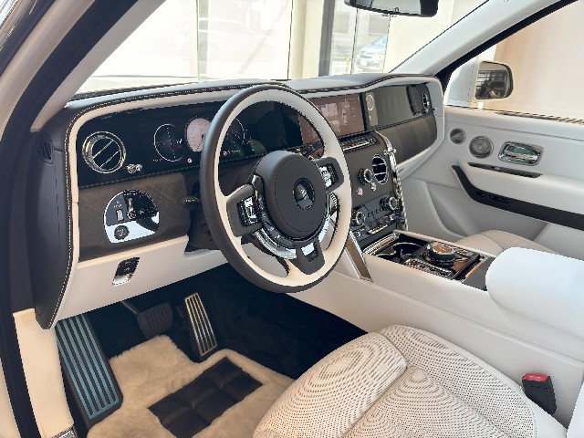 ROLLS ROYCE CULLINAN 2024 Image 19
